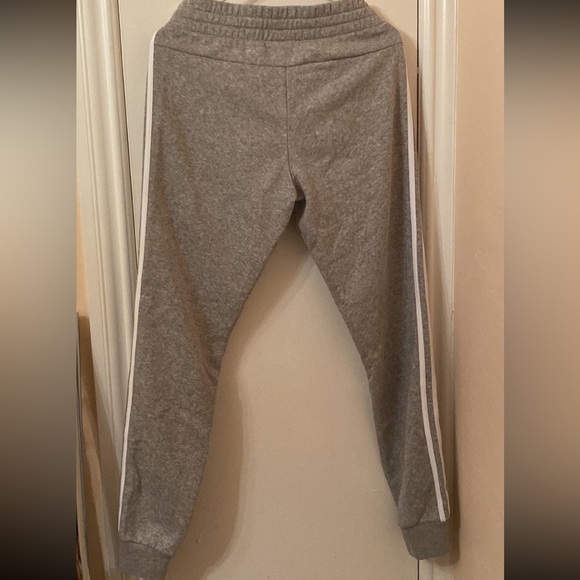 Adidas Women Essentials 3-Stripes Fleece Pants in Grey Small - Picture 2 of 3